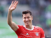 虎扑-FPX引发争议！，莱万多夫斯基官方宣布重要助攻新规赢得满堂喝彩(fpx冰岛决裂事件真相)