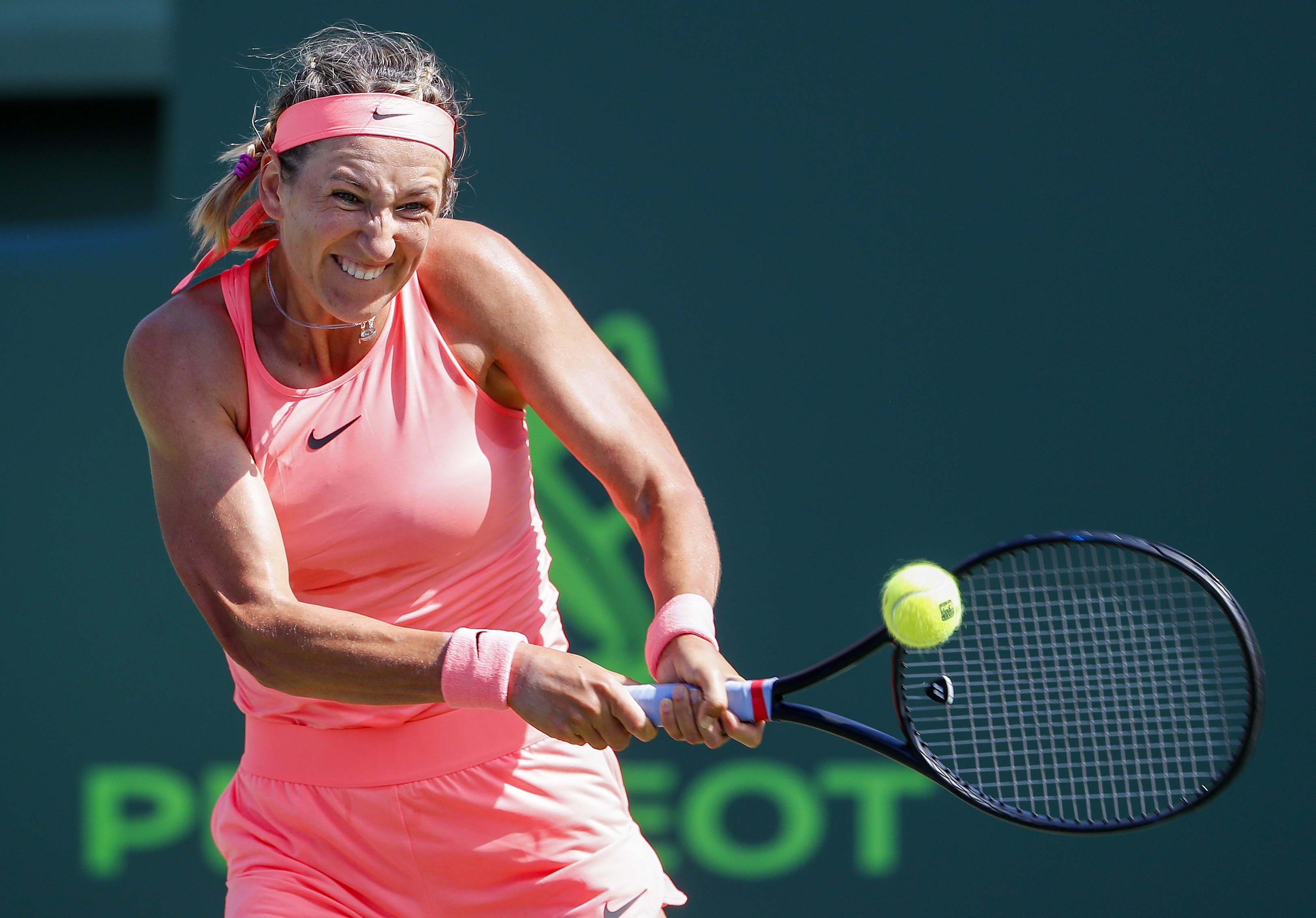 阿扎伦卡连续十五场比赛得分超过挺进下一轮，勇士挑战极限！的简单介绍